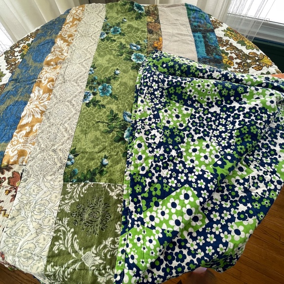 Vintage 70s reversible quilt, striped and floral patchwork, minor wear, twin - Picture 6 of 11